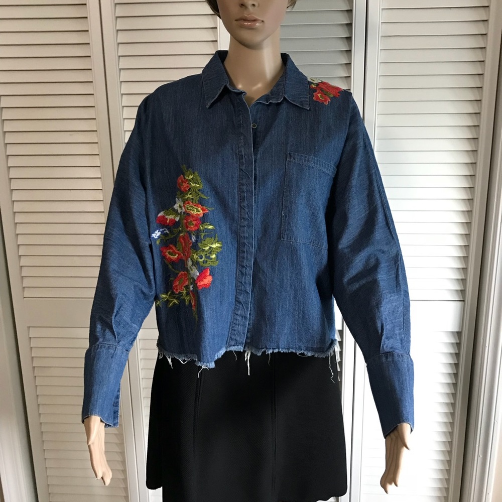 Signature 8 embroidered denim shirt NWT‎ SZ SM